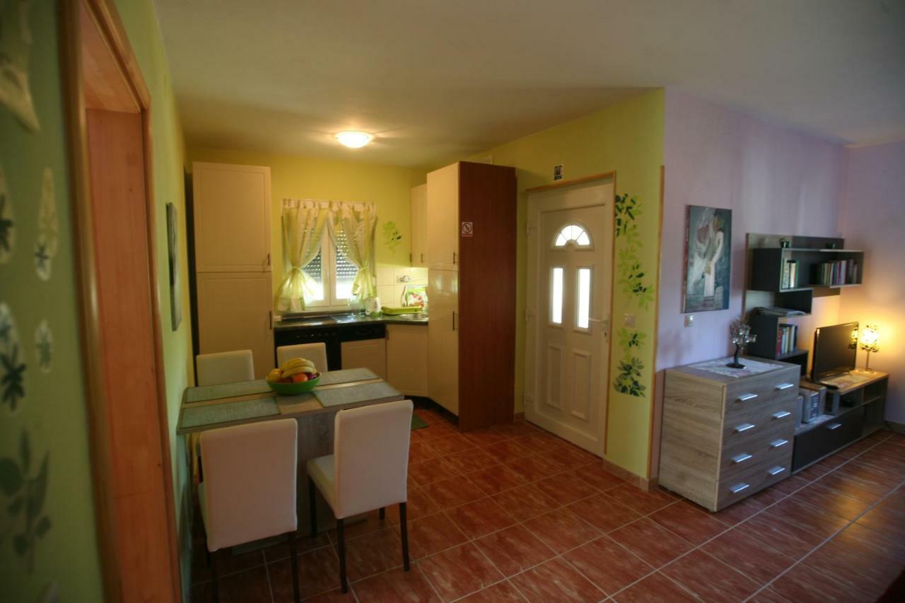 Raj Muraj Ferienappartement Kornić Esterno foto